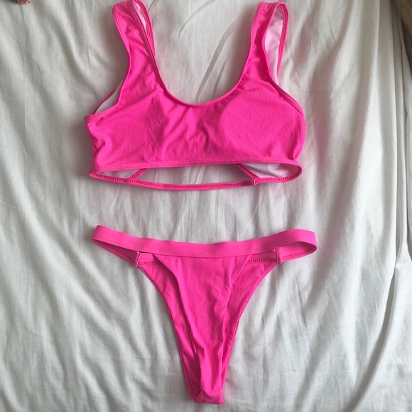 Bikini - Picture 2 of 5